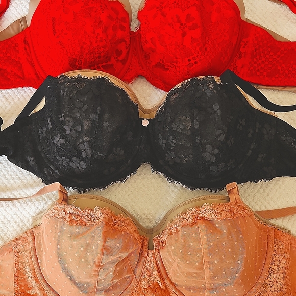 Other - 38D VS Elegant Lace Underwire Bra Set - Black, Red, and Peach